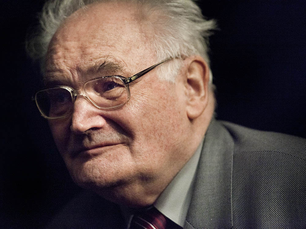 Prof. W�adys�aw Str�ewski