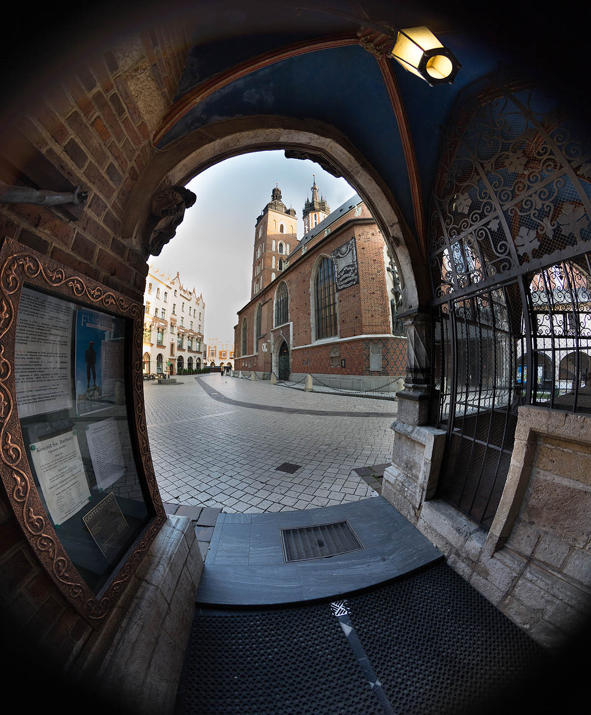 Krak�w, Ko�ci� �w Barbary, Fish Eye