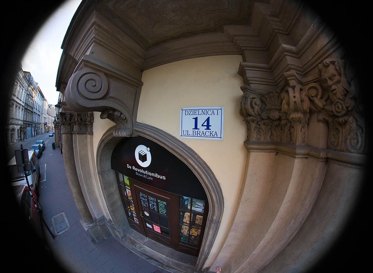 Krak�w, Book-Cafe De Revolutionibus, Fish Eye