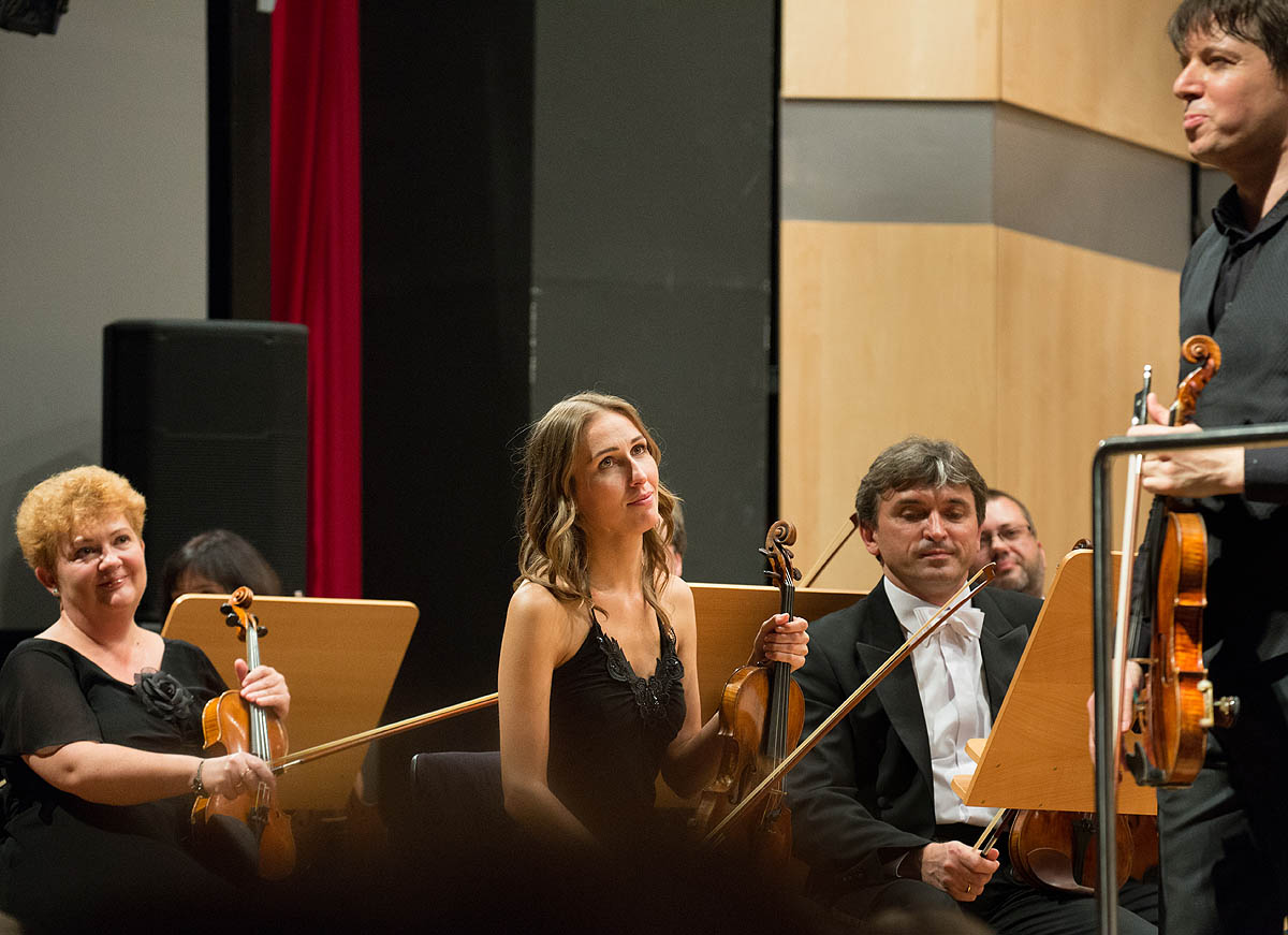 Agnieszka �uksza, Joshua Bell