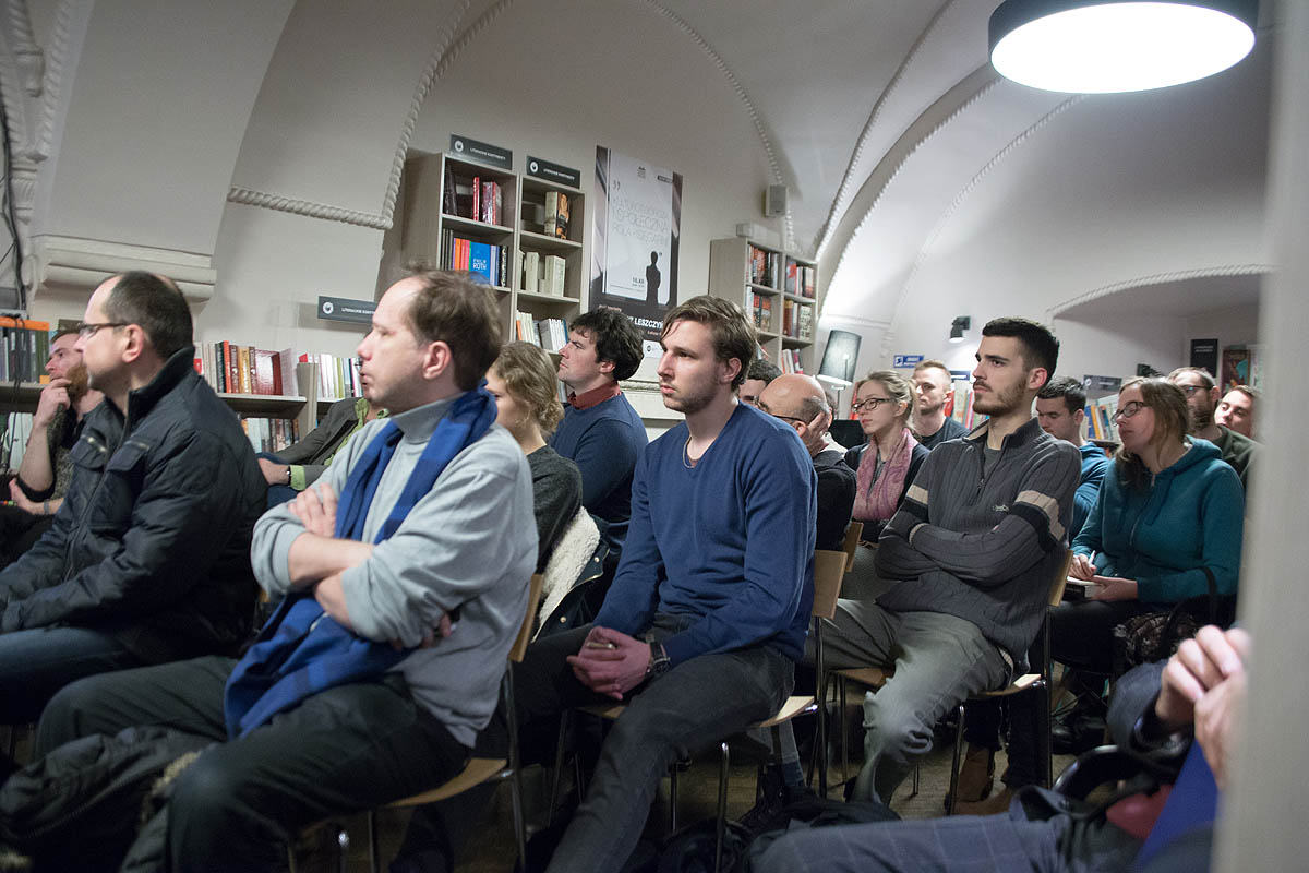 De Revolutionibus. Books&Cafe