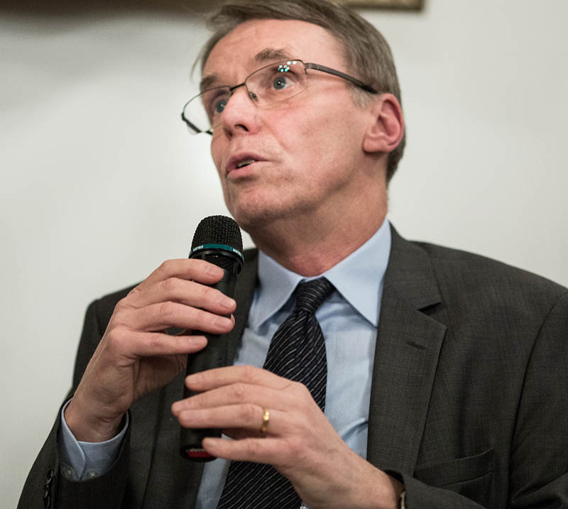 Henryk Wo�niakowski