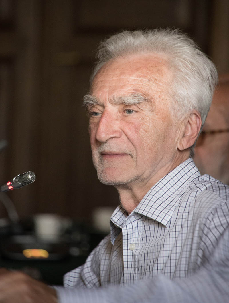 Micha� Tura�a