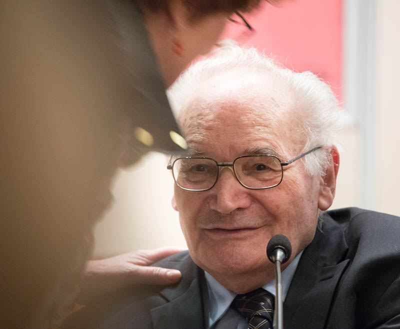 prof. W�adys�aw Str�ewski
