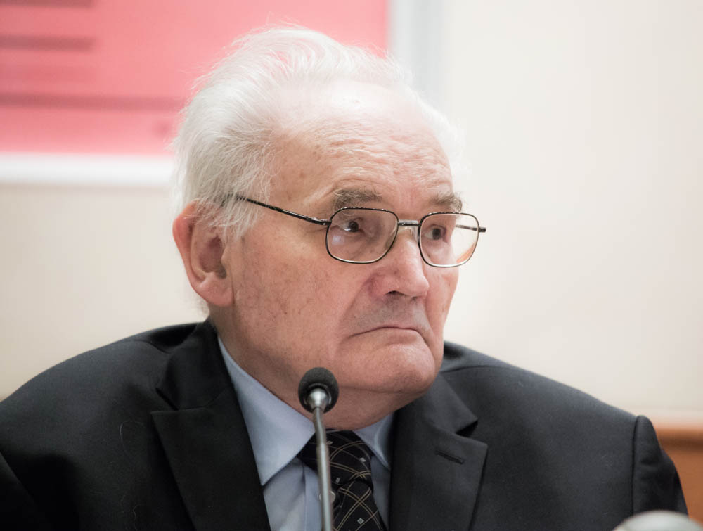 prof. W�adys�aw Str�ewski