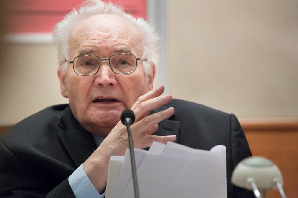 prof. W�adys�aw Str�ewski