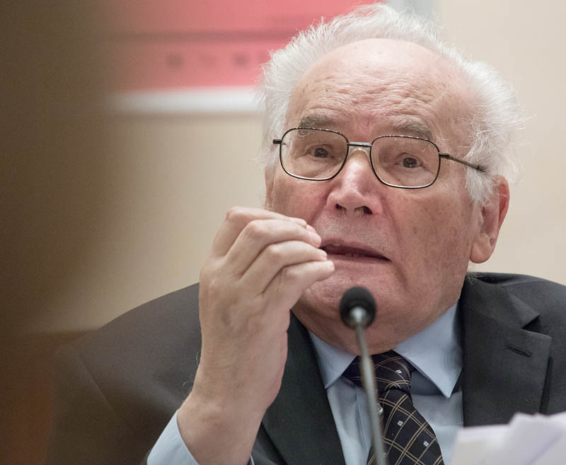 prof. W�adys�aw Str�ewski