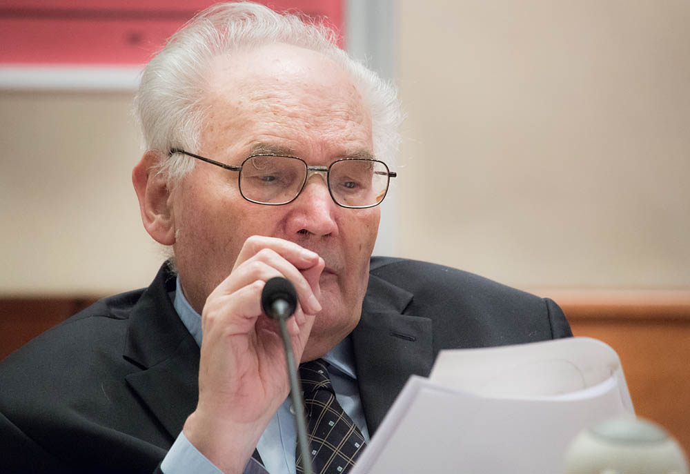 prof. W�adys�aw Str�ewski