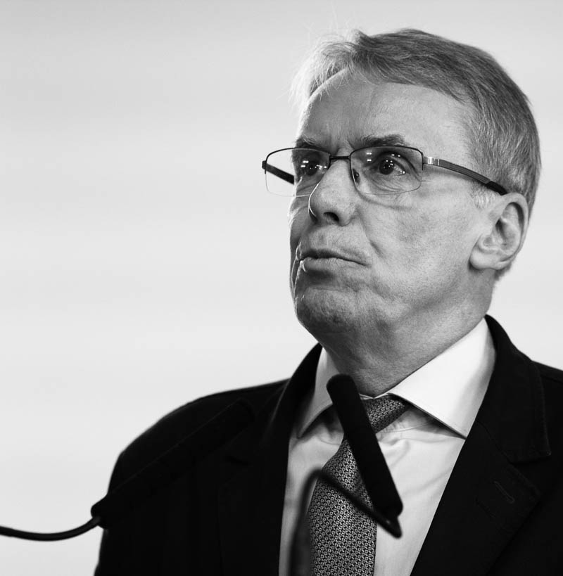 Henryk Wo�niakowski
