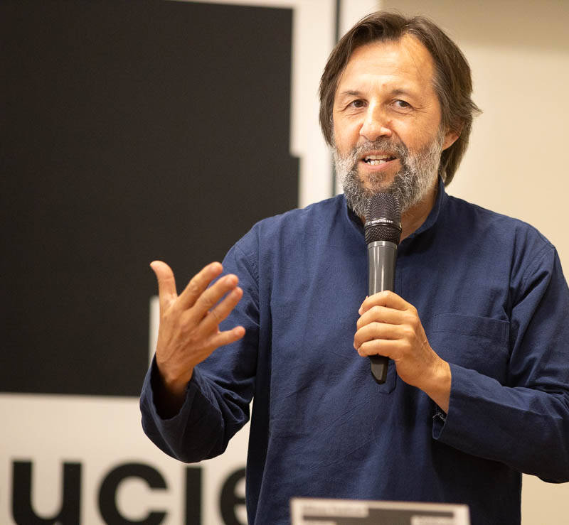Krzysztof Czy�ewski