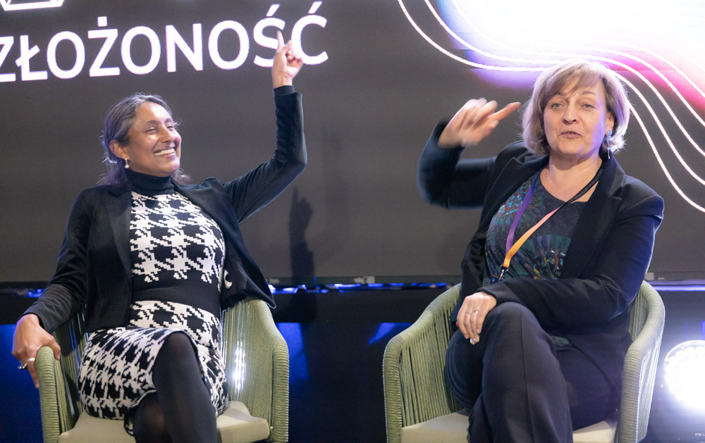 Hiranya Peiris, Dorota Gondek-Rosińska