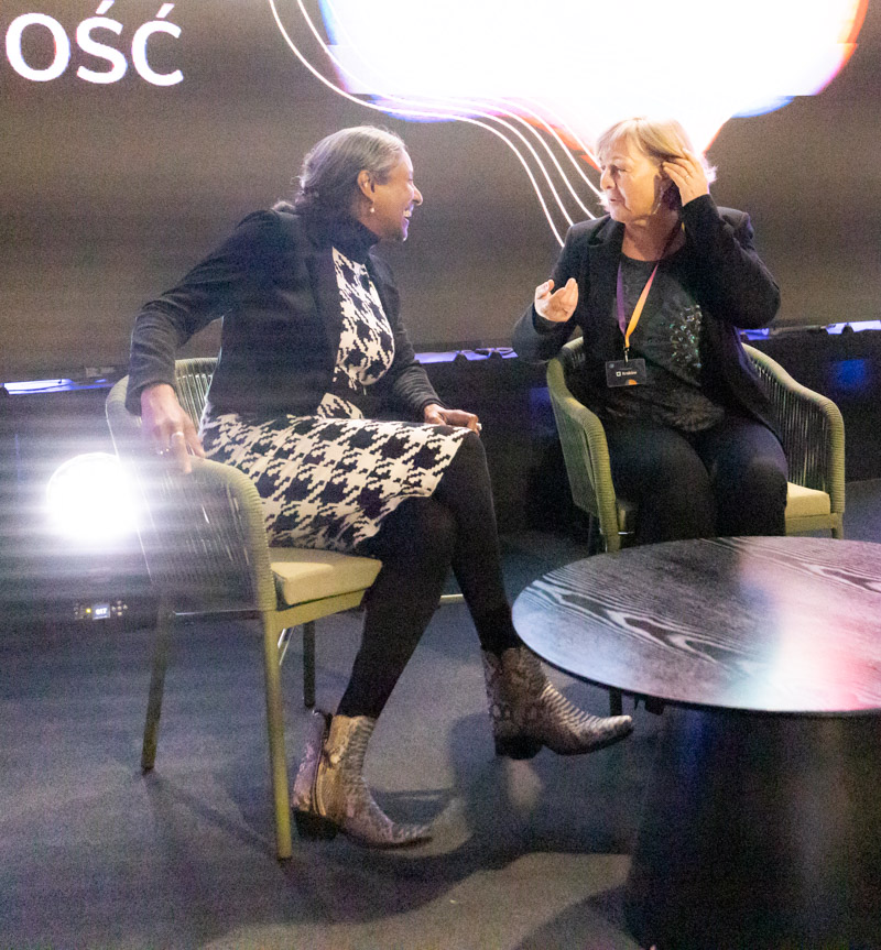 Hiranya Peiris, Dorota Gondek-Rosińska